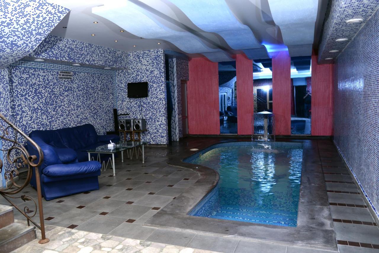 Royal Plus Hotel Yerevan Exterior photo