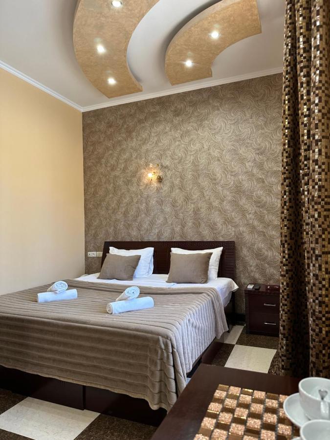 Royal Plus Hotel Yerevan Exterior photo