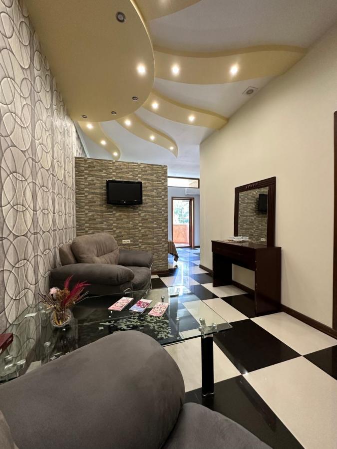 Royal Plus Hotel Yerevan Exterior photo